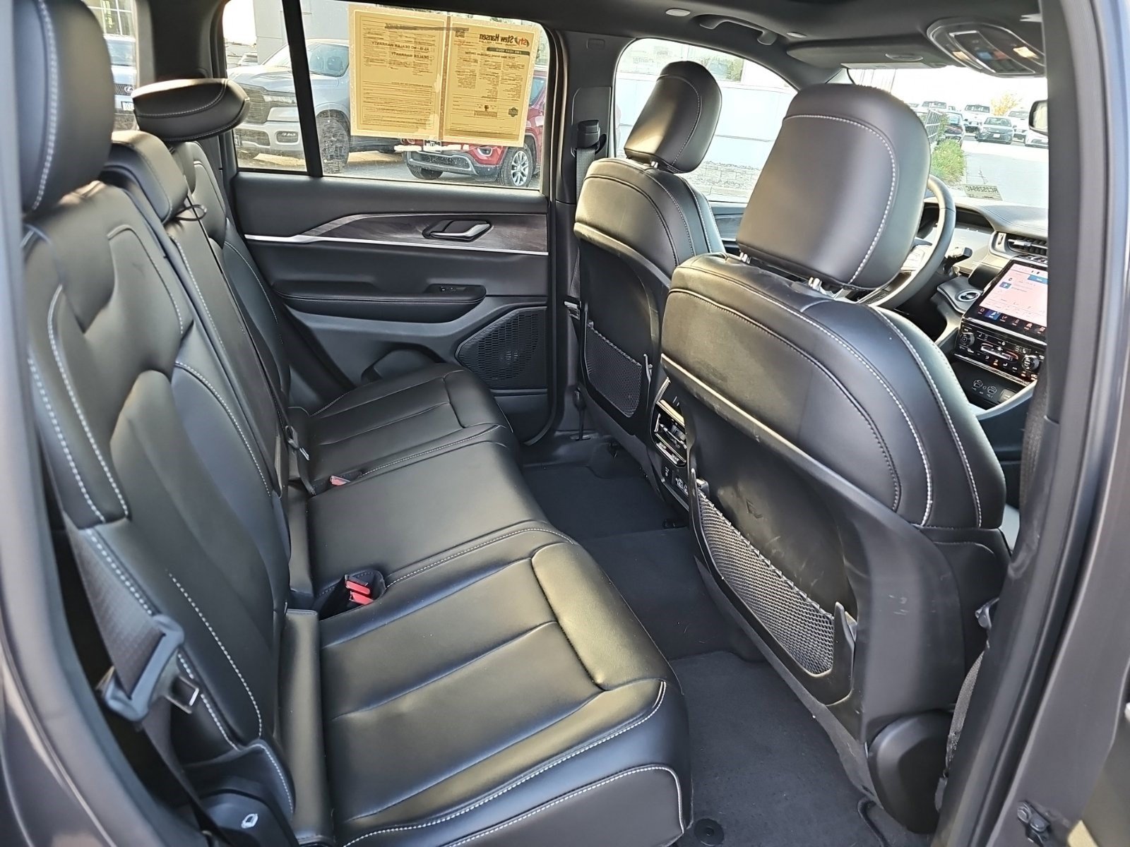 Used 2024 Jeep Grand Cherokee Limited w/ Black Appearance Package AWD/4WD image 14