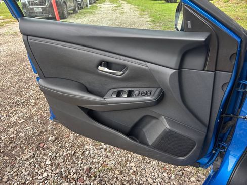 Used 2025 Nissan Sentra SV FWD image 19