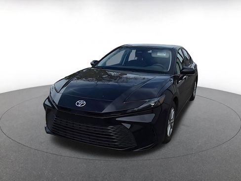 Used 2025 Toyota Camry LE image 4