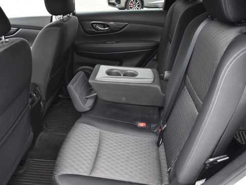 Used 2019 Nissan Rogue SV w/ Sun & Sound Touring Package image 17