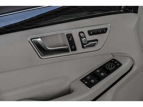 Used 2016 Mercedes-Benz E 350 4MATIC Sedan image 9