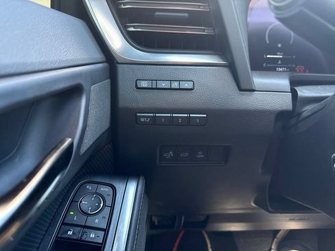 Used 2025 Lexus GX 550 w/ Accessory Package (31) AWD/4WD image 16