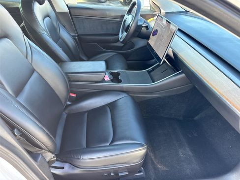 Used 2020 Tesla Model 3 Standard Range Plus image 15