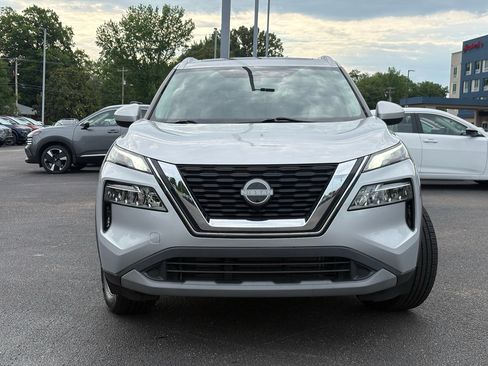 Used 2023 Nissan Rogue SV w/ SV Premium B Package FWD image 2