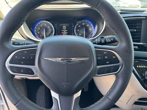 Used 2023 Chrysler Voyager LX image 11