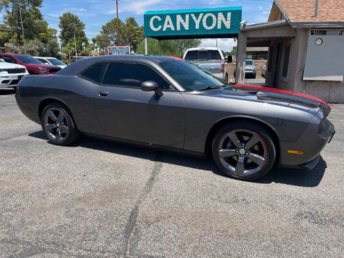 Used 2014 Dodge Challenger SXT RWD image 2