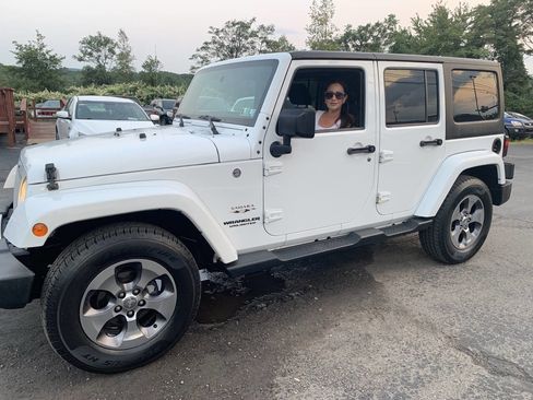 Used 2016 Jeep Wrangler Unlimited Sahara image 1