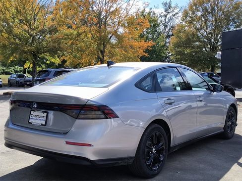 New 2025 Honda Accord SE image 4