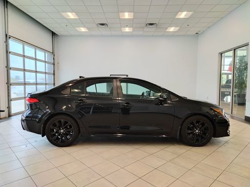 Used 2021 Toyota Corolla SE FWD image 2