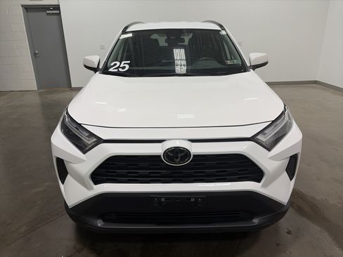 Used 2025 Toyota RAV4 XLE AWD/4WD image 33