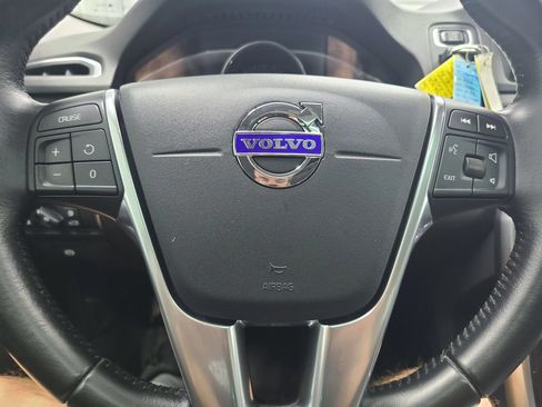 Used 2016 Volvo XC70 T5 Premier w/ Proximity Package AWD/4WD image 28
