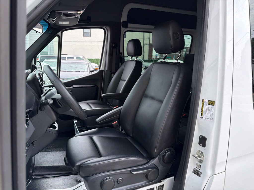 Used 2025 Mercedes-Benz Sprinter 2500 image 31
