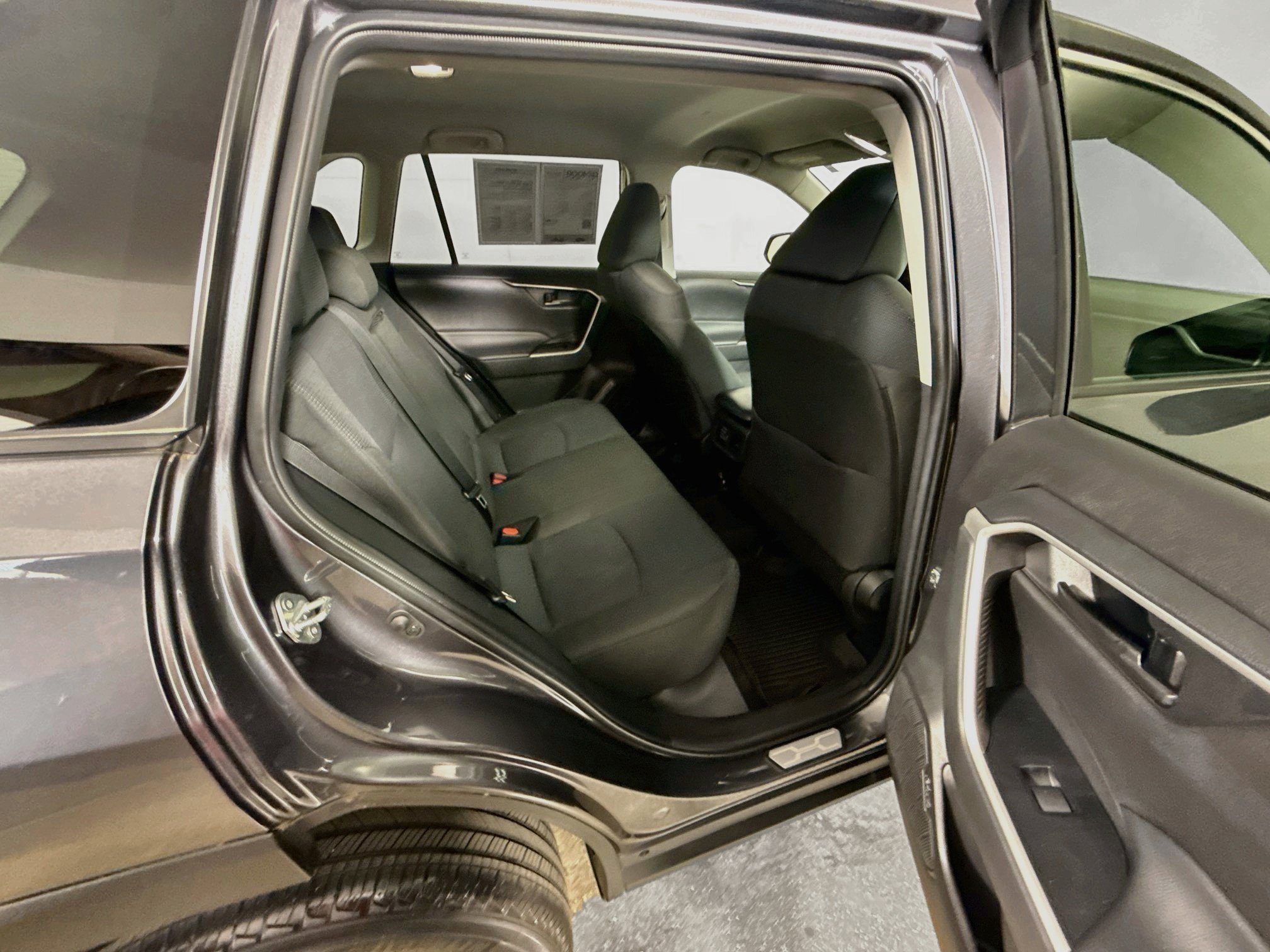 Used 2022 Toyota RAV4 LE AWD/4WD image 24