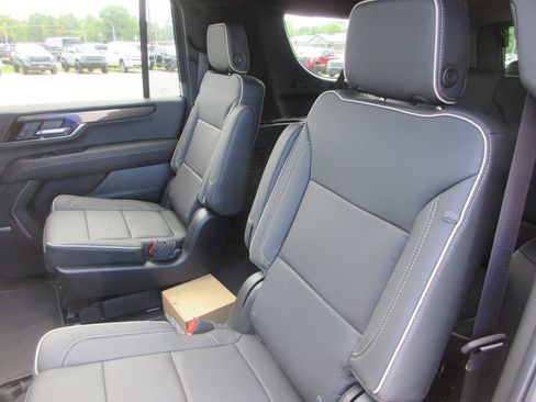 New 2026 GMC Yukon XL Elevation w/ Elevation Premium Package AWD/4WD image 12