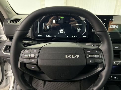 Used 2025 Kia K4 EX image 11