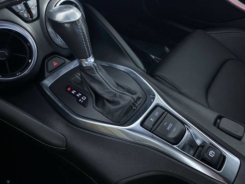 Used 2021 Chevrolet Camaro SS RWD image 7