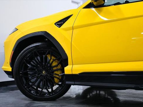 Used 2025 Lamborghini Urus SE AWD/4WD image 11