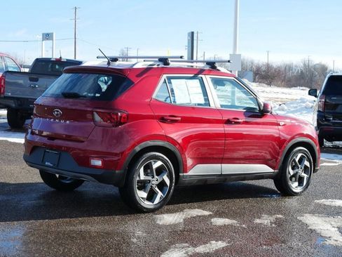 Used 2024 Hyundai Venue Limited image 4