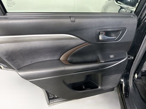 Used 2018 Toyota Highlander Limited Platinum image 27