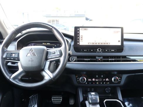 Used 2025 Mitsubishi Outlander SEL image 19