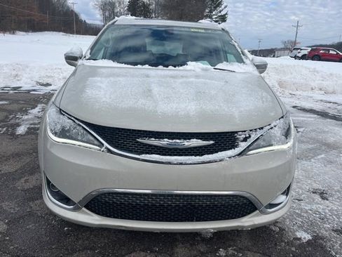 Used 2017 Chrysler Pacifica Limited image 11