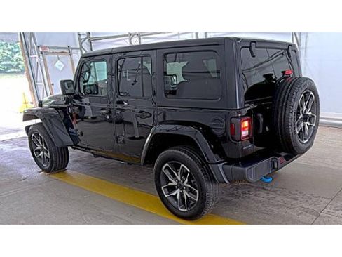 Used 2024 Jeep Wrangler Unlimited w/ Convenience Group AWD/4WD image 2