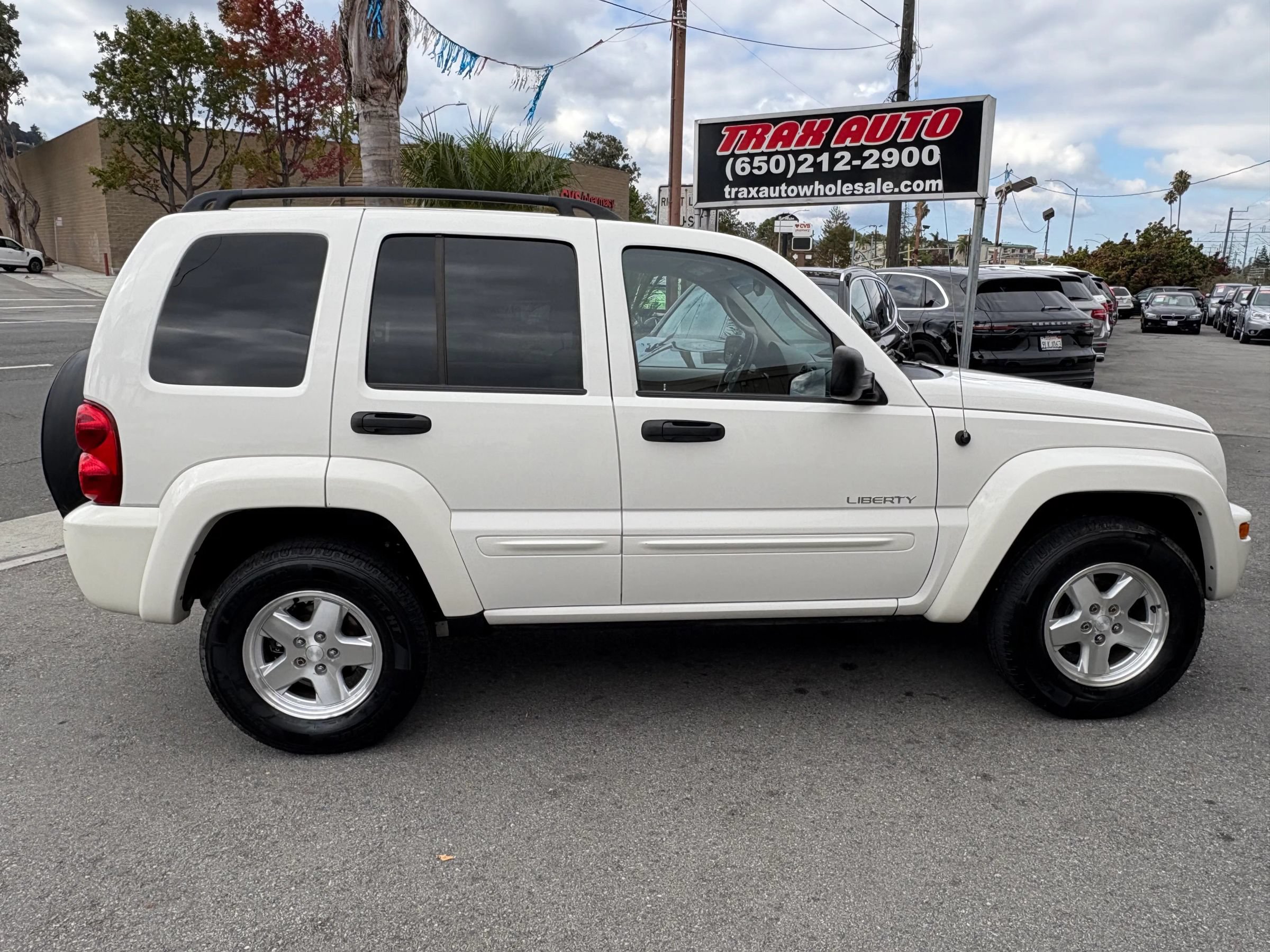 Used 2004 Jeep Liberty Limited w/ Trailer Tow Group AWD/4WD image 8