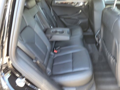 Certified 2025 Porsche Macan image 30