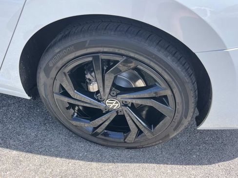 Used 2026 Volkswagen Jetta SE FWD image 14