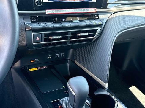 Used 2026 Toyota Camry SE w/ Convenience Package FWD image 18