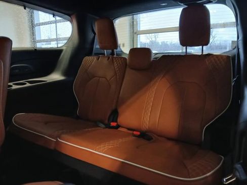 New 2026 Chrysler Pacifica Pinnacle image 13