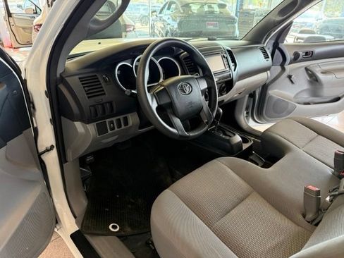 Used 2014 Toyota Tacoma 2WD Regular Cab image 2