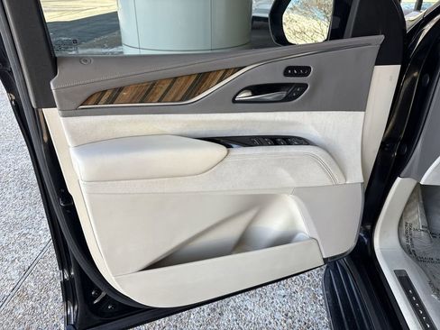 Certified 2022 Cadillac Escalade ESV Premium Luxury Platinum w/ Heavy-Duty Trailer Package image 23