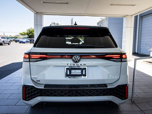 New 2026 Volkswagen Tiguan SE R-Line FWD image 19