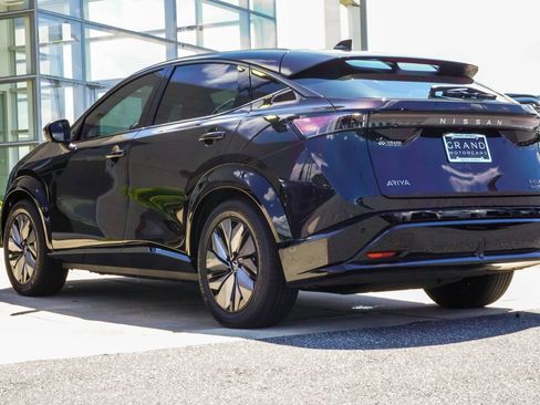 Used 2024 Nissan Ariya AWD image 10