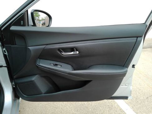 Used 2021 Nissan Sentra SV FWD image 18