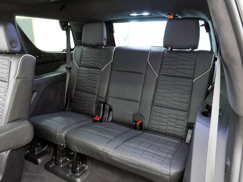 Used 2024 Cadillac Escalade Premium Luxury Platinum AWD/4WD image 23
