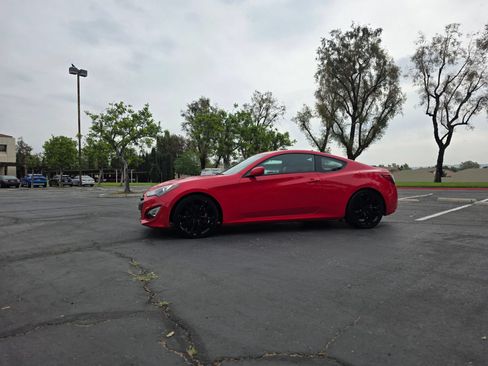 Used 2013 Hyundai Genesis 3.8 RWD image 19