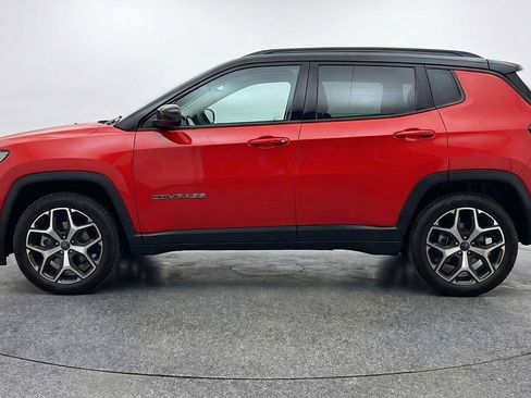 Used 2025 Jeep Compass Limited image 5