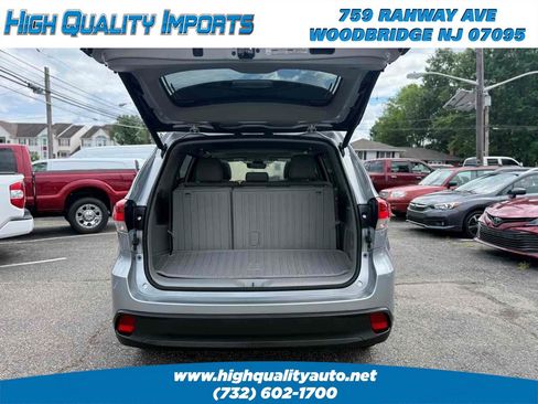 Used 2018 Toyota Highlander XLE AWD/4WD image 19