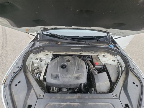 Used 2018 Volvo XC90 T6 Momentum w/ Momentum Plus Package image 32