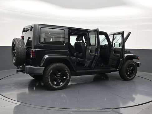 Used 2015 Jeep Wrangler Unlimited Sahara image 31
