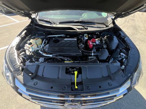 Used 2025 Nissan Rogue SV image 37