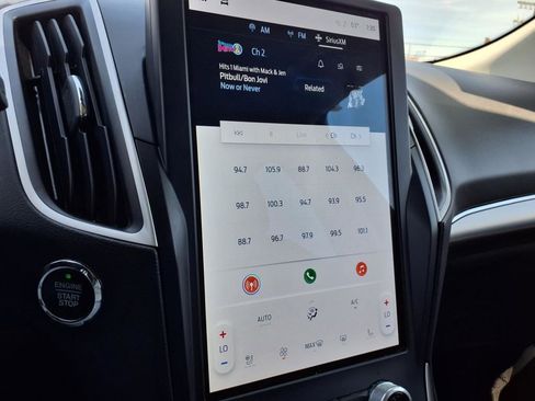 Used 2023 Ford Edge SEL w/ Sport Appearance Package image 11