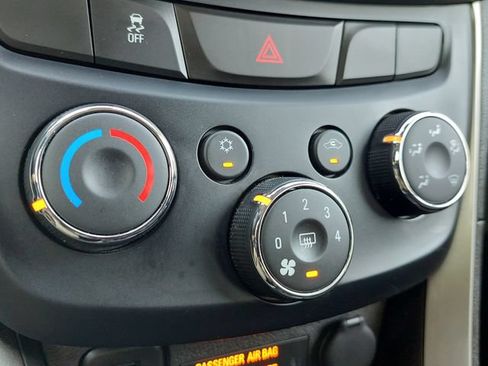 Used 2020 Chevrolet Trax LT w/ LT Convenience Package FWD image 25