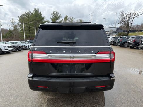 Used 2021 Lincoln Navigator L Reserve image 3
