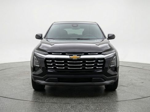 Used 2025 Chevrolet Equinox LT image 2