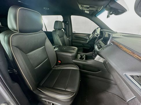 Used 2024 Chevrolet Suburban Premier image 31