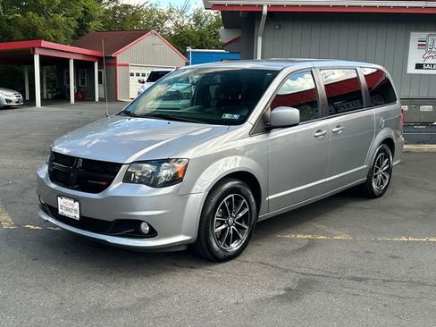 Used 2018 Dodge Grand Caravan SE image 2