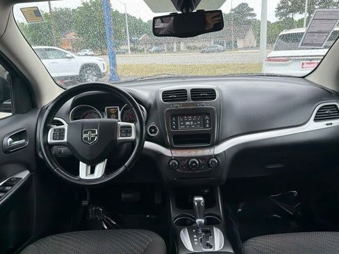 Used 2017 Dodge Journey SE w/ Flexible Seating Group FWD image 13
